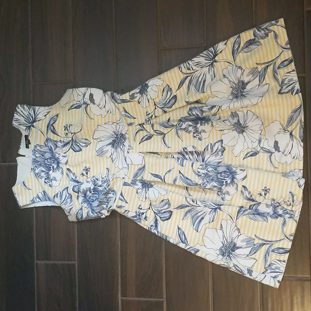 Blue and yellow dress with pockets!